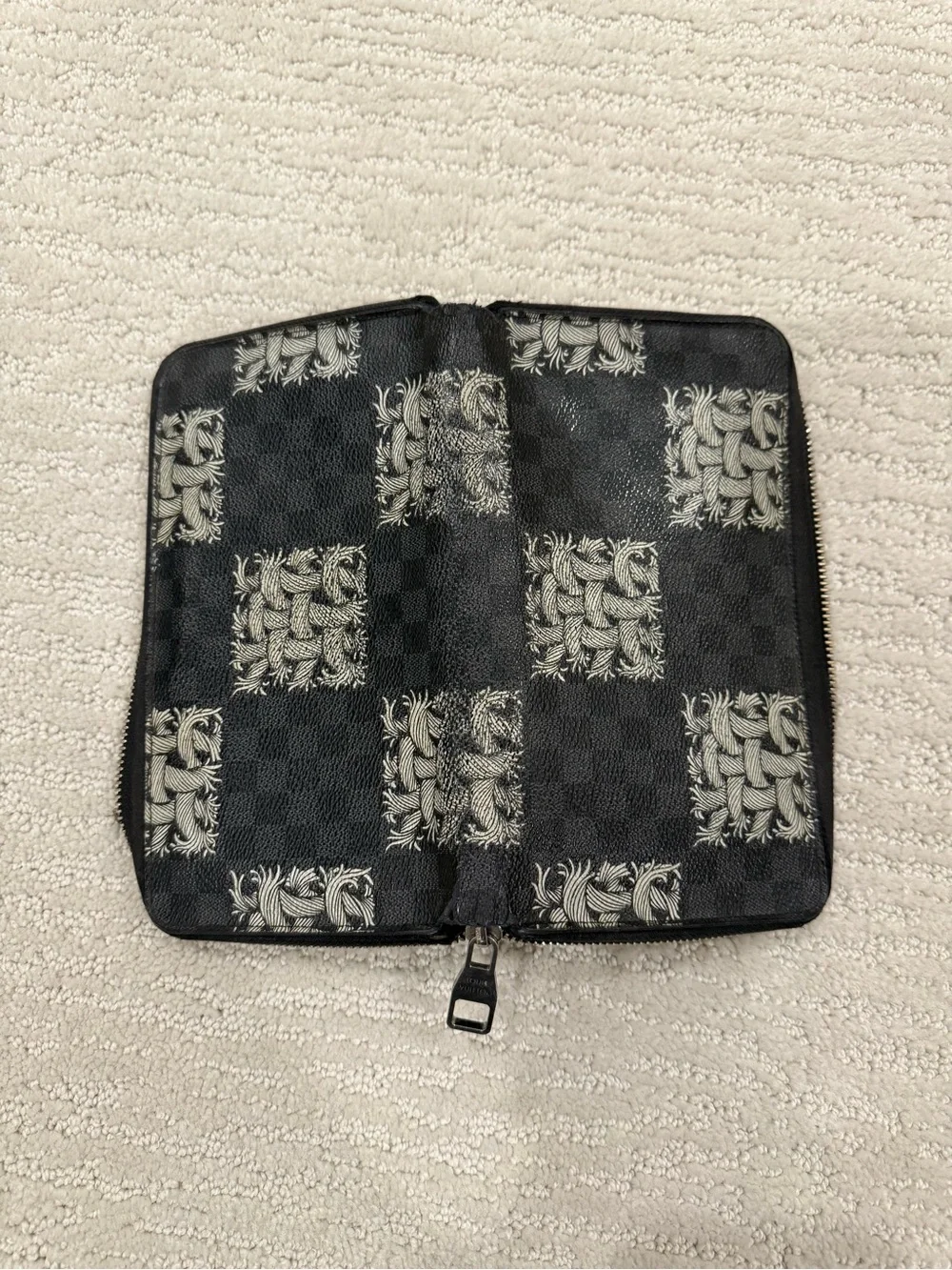 Louis Vuitton x Christopher Nemeth limited edition damier print zippy organizer